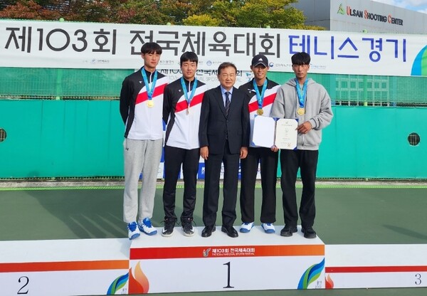 사진왼쪽부터 한국교통대 스포츠산업전공 곽민호, 강준수, 이근욱, 김준서