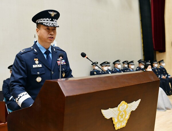 제19전투비행단장 취임식에서 제24대 단장 박홍준 준장이 취임사를 하고 있는 모습(사진촬영 : 중사 지준오)
