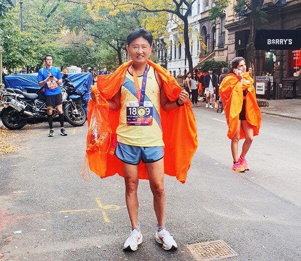 6일(현지시간) 세계 최대 마라톤 축제인 뉴욕 마라톤 대회에 참가한 엄기은 변호사