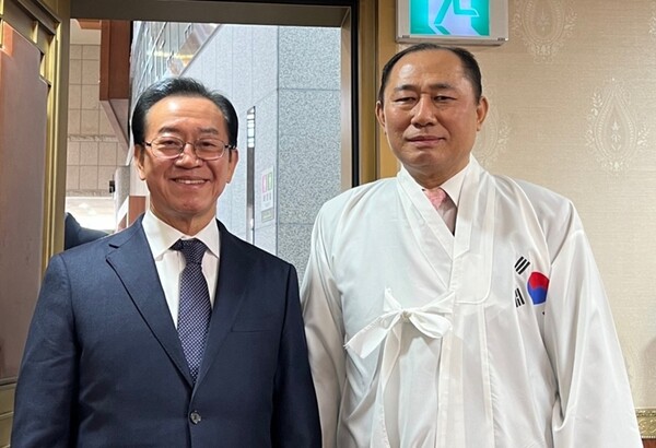 왼쪽부터 이종배 국회의원, 박세창 충북홍보대사